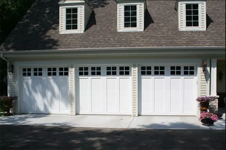 Home with three white Eden Coast garage doors